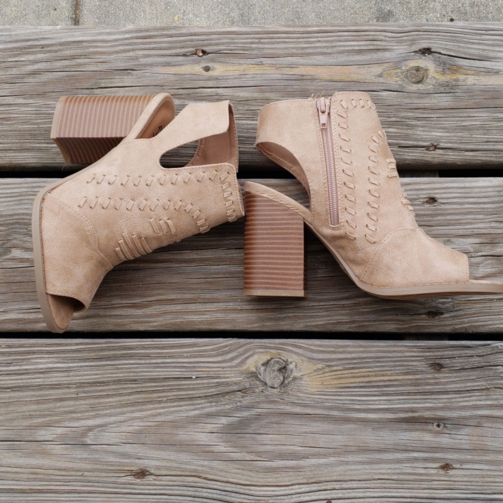 LAST 1💥TAN Woven Peep Toe Booties - Picture 2 of 8